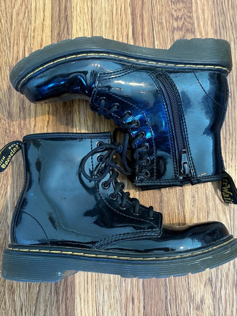 Doc Marten's Classic Like New Girls 2